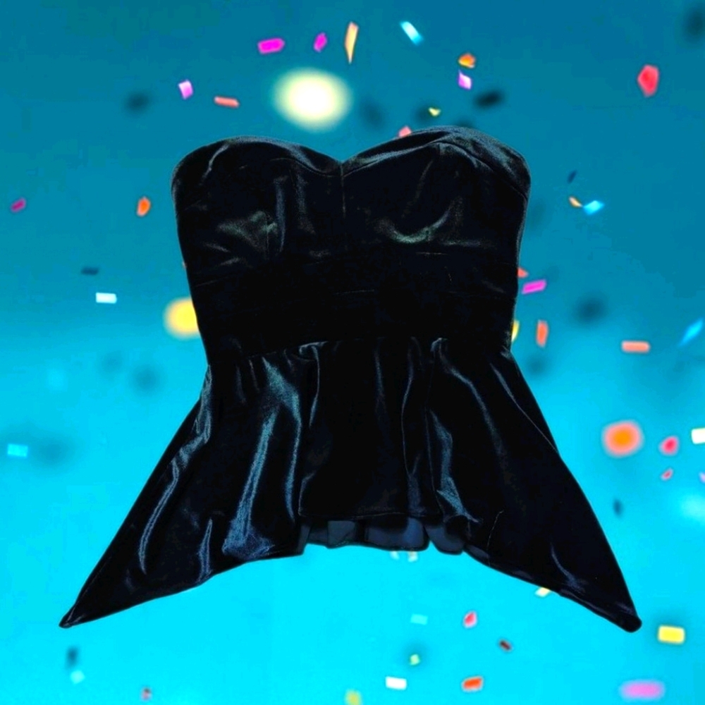 LAST CHANCE 🦖🦖 GUESS black velvet peplum strapless top
